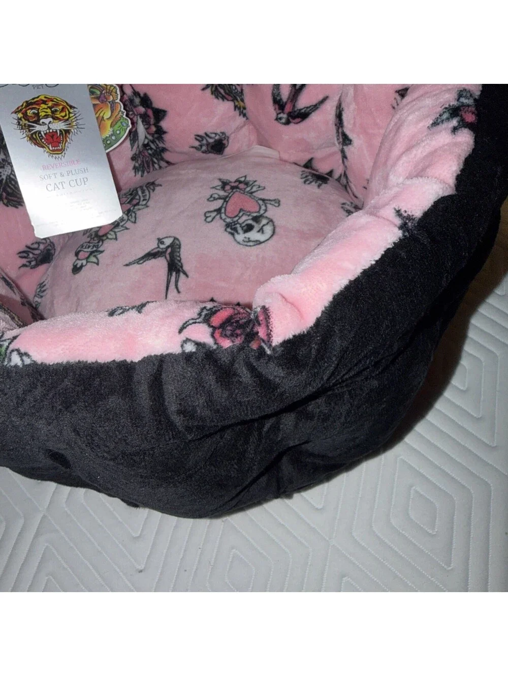 NWT Ed Hardy Pet Bed BABY Pink Skull Rose Plush Cuddler Cat cup REVERSIBLE 18x9